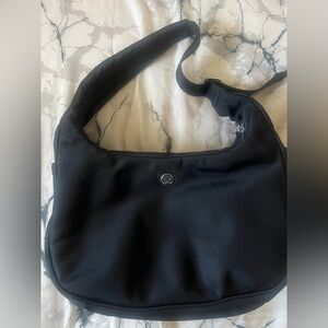 Lululemon City Essentials Bag 4L
-Black/silver